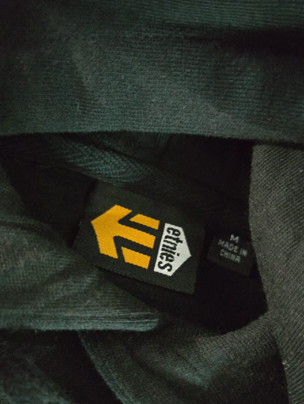 etnies Logo Hoodie - Picture 2 of 4